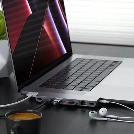 Satechi USB-C Pro Hub Max Adapter - Silver Aluminium