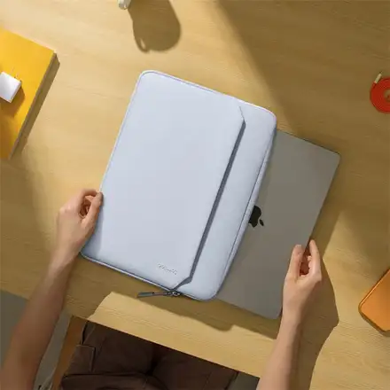 Tomtoc puzdro Light Sleeve pre Macbook Neo - Light Blue