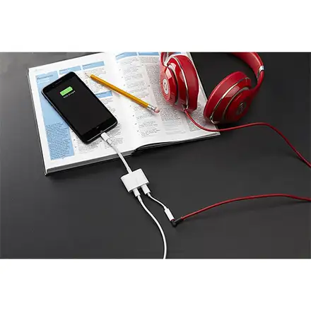 Belkin Lightning Audio + Charge RockStar - White