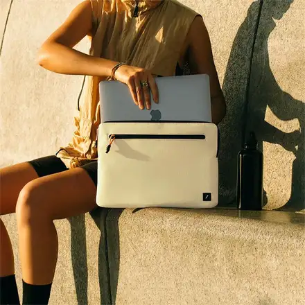 Native Union puzdro Ultralight Sleeve pre MacBook Air 13" M1/M2/M3/M4 - Sandstone