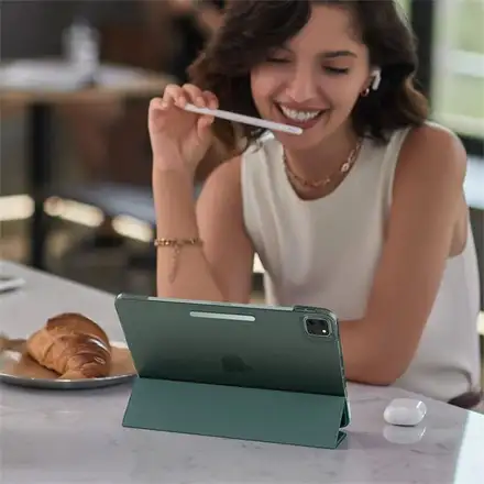 ESR puzdro Ascend Trifold Case pre iPad Pro 13" M4/M5 - Forest Green