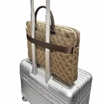 Guess PU 4G Metal Logo Brašna na MacBook 16" hnědá