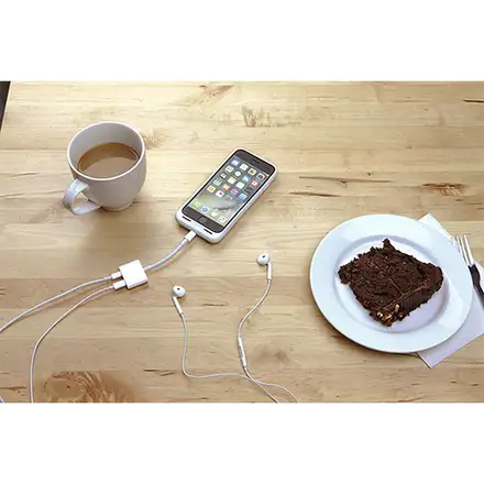 Belkin Lightning Audio + Charge RockStar - White