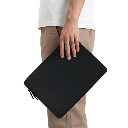 Pipetto pouzdro Classic Fit Sleeve pre Macbook Neo - Black