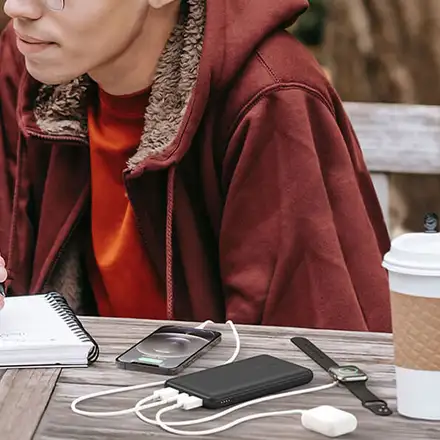 Belkin Boost Charge 3-Port Powerbank 10K + USB-A to USB-C kábel - Black