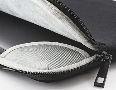 Epico Neoprenové púzdro pre Apple MacBook Pro 14"/Air 13"/Air 13,6" - čierna