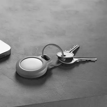 Nomad puzdro Rugged Keychain pre Airtag - White