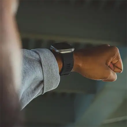 Decoded remienok Sports Silicone Ultra Traction Strap pre Apple Watch 44-49mm - Graphene Black