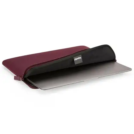 Pipetto pouzdro Classic Fit Sleeve pre Macbook Neo - Burgundy