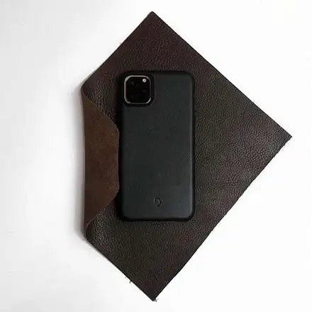 Decoded kryt Leather Backcover pre iPhone 12 mini - Brown